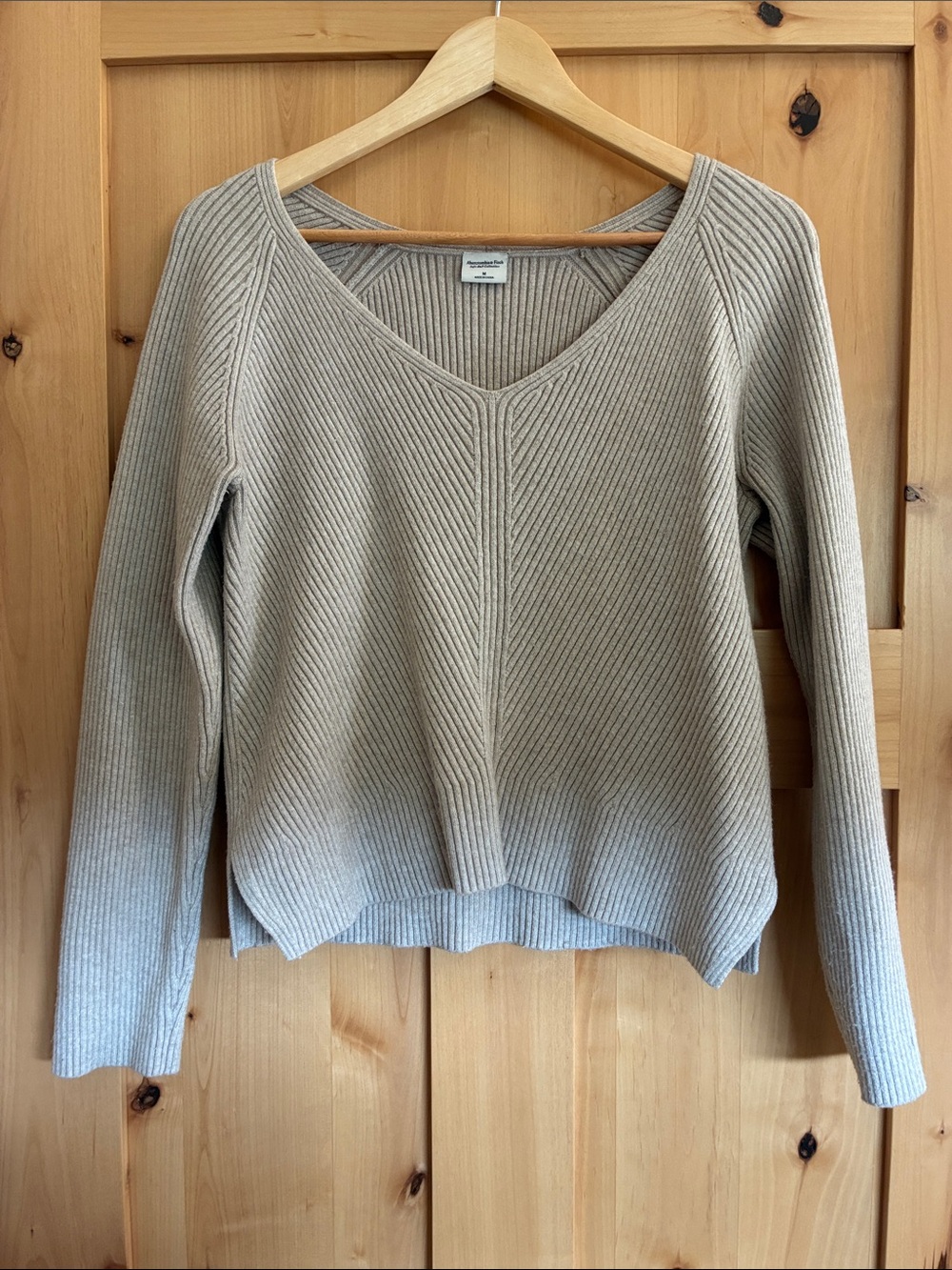 Abercrombie & Fitch Ribbed V-Neck Sweater in Light Taupe